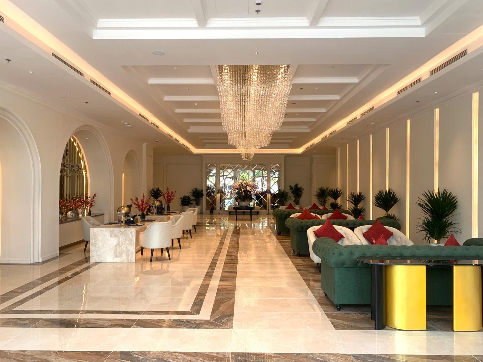 Cosmo Stars Hotel Bac Lieu Buitenkant foto